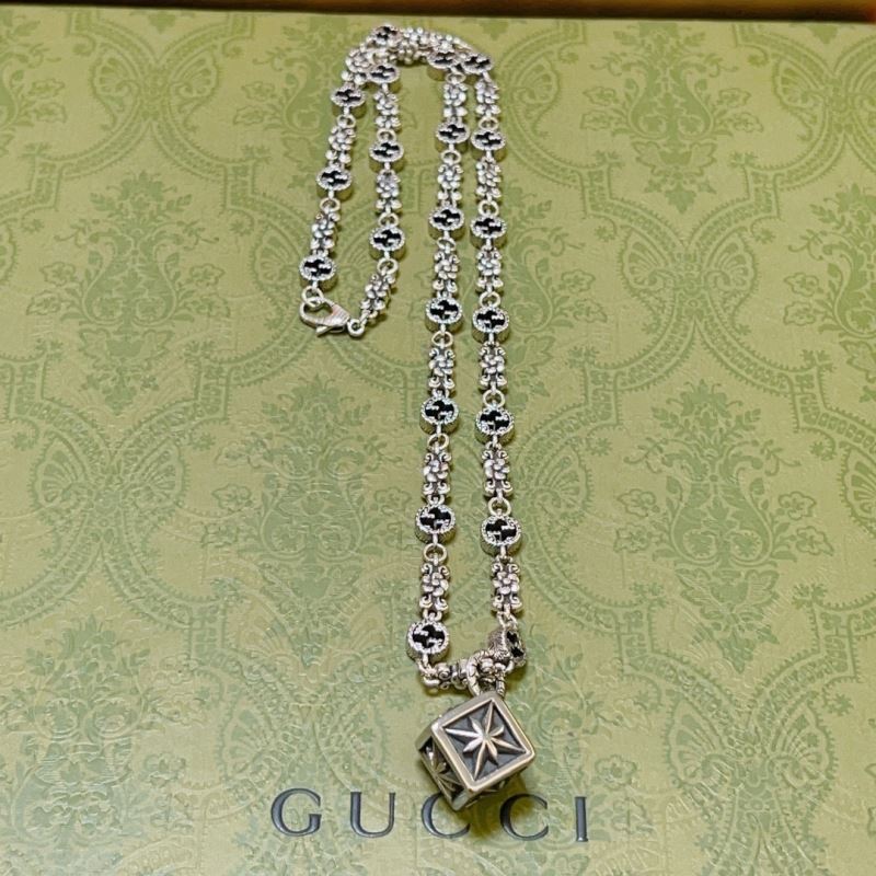 G*u*i necklaces